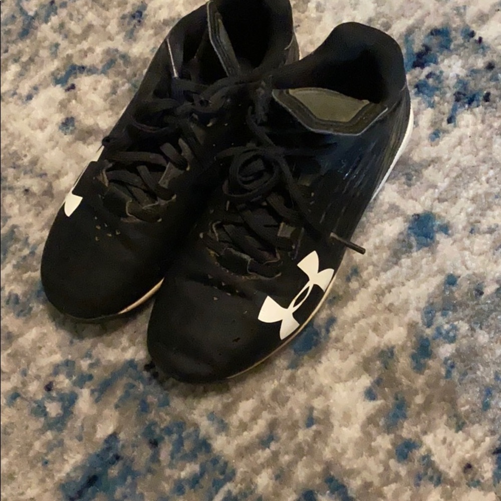 Boy’s baseball cleats